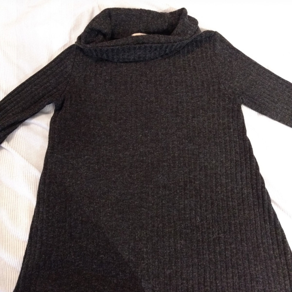 Sweater in good condition. Brand Entro